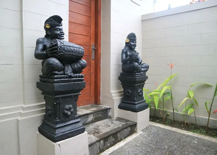 ゲストハウス Widhiana Cottages